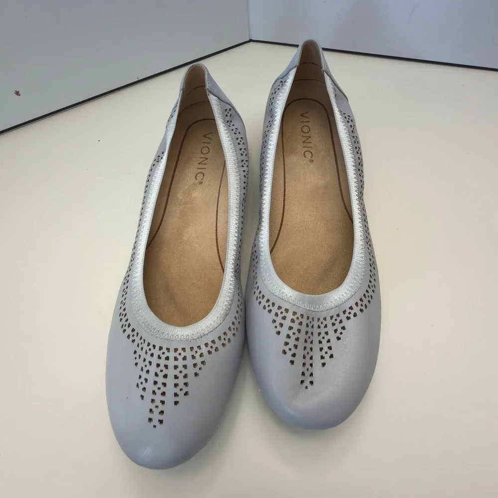 Vionic Whisper Grey Leather‎ Laser Cut Ballet Flats  8W Orthotic Comfort
